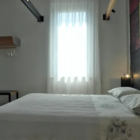 Invento Unconventional Maison Bed & Breakfast 4*