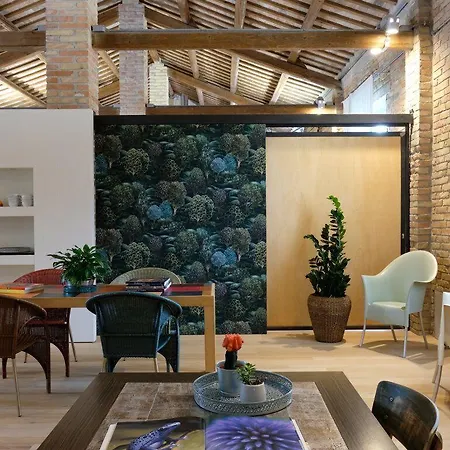 Invento Unconventional Maison Bed & Breakfast 4*